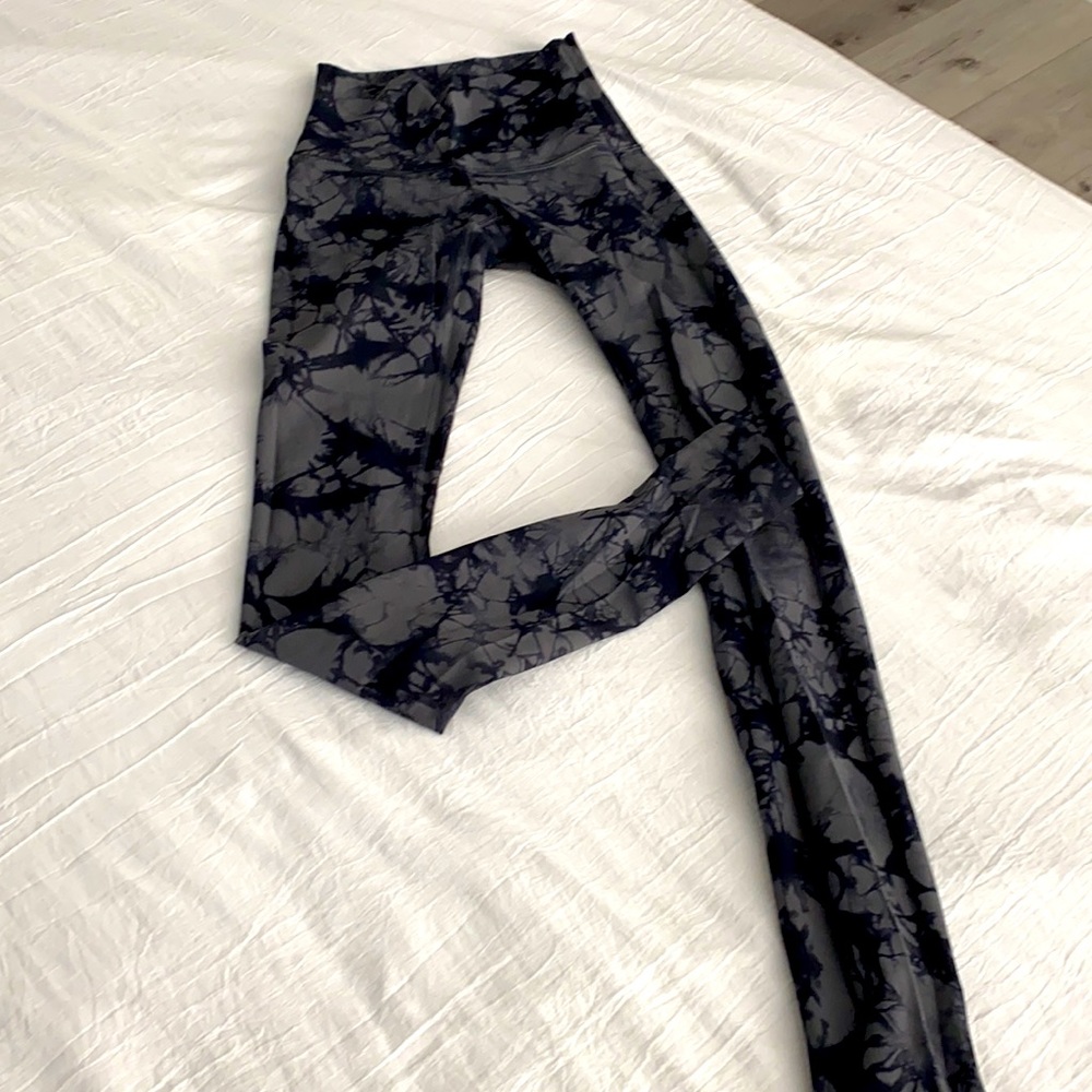 Lululemon tie dye wonder under pants size 2